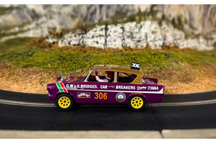 Autíčko Touring SCALEXTRIC C4584 - Ford Anglia 105e George Polley 306 (1:32)