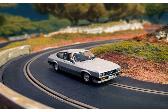 Autíčko Film & TV SCALEXTRIC C4642 - The Professionals Capri Twin Pack (1:32)