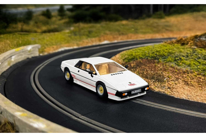 Autíčko Film & TV SCALEXTRIC C4631 - James Bond Lotus Esprit Turbo White - For Your Eyes Only (1:32)