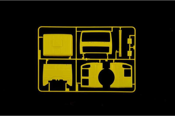 Model Kit truck 93808 - Mercedes-Benz wrecker truck (1:24)