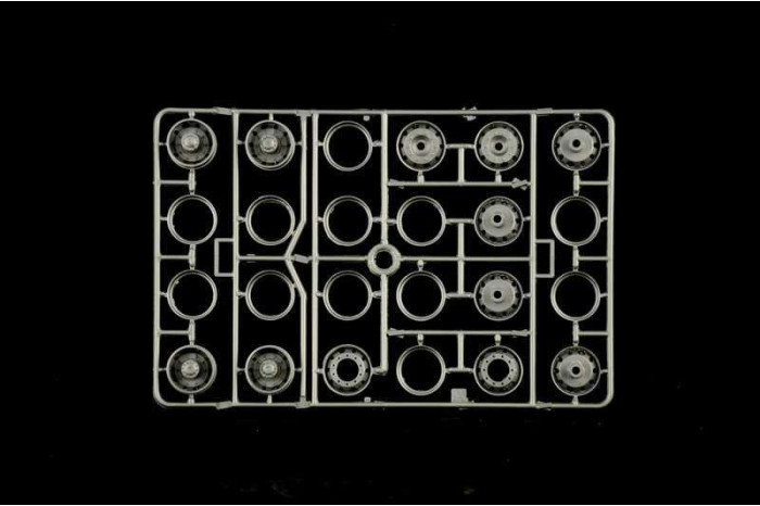 Model Kit truck 93808 - Mercedes-Benz wrecker truck (1:24)