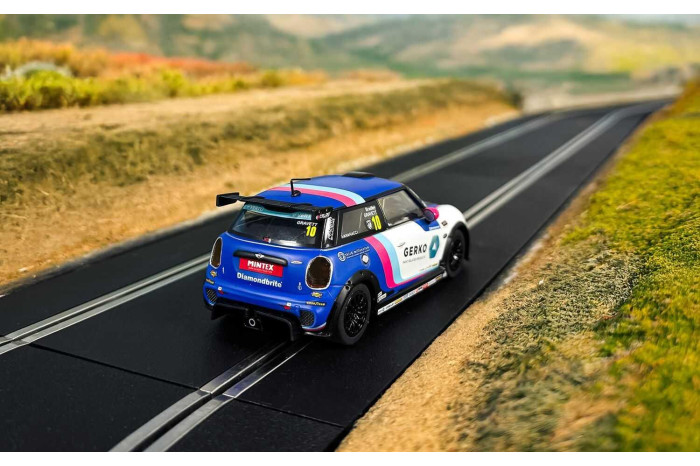 Autíčko Touring SCALEXTRIC C4410 - Mini Cooper F56 - Bradley Gravett 2024 (1:32)