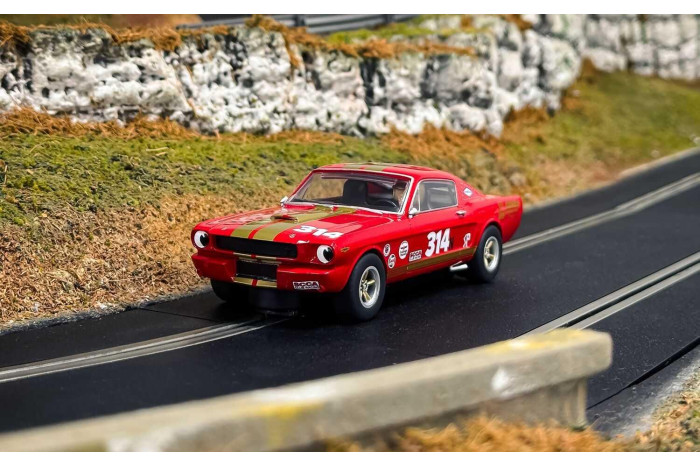 Autíčko GT SCALEXTRIC C4658 - Shelby GT350H - Red and Gold (1:32)
