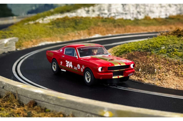 Autíčko GT SCALEXTRIC C4658 - Shelby GT350H - Red and Gold (1:32)