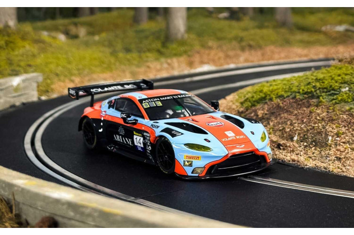 Autíčko Gulf SCALEXTRIC C4655 - Aston Martin GT3 Vantage - Bathurst 2025 (1:32)