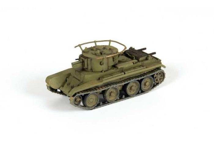 Snap Kit military 6283 - Soviet light tank BT-7A (1:100)