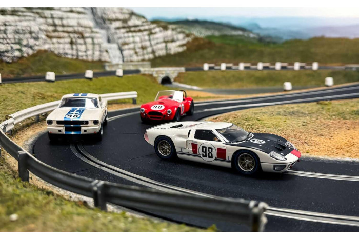 Autíčka GT SCALEXTRIC C4619A - Ken Miles Triple Pack (1:32)