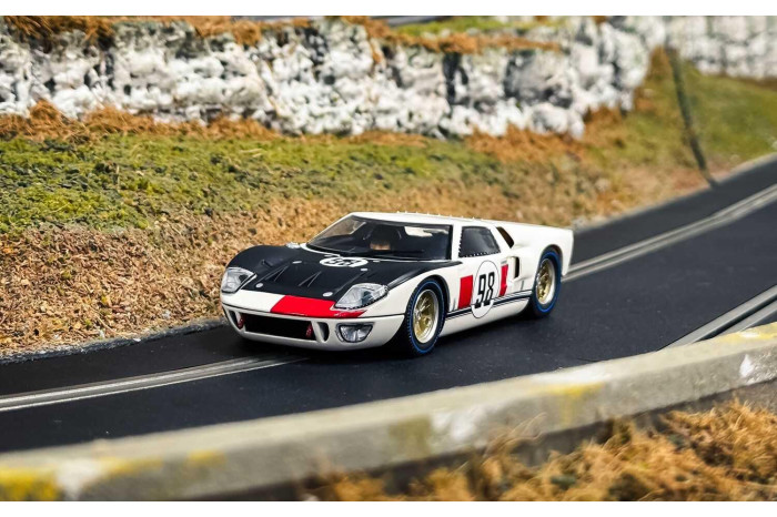 Autíčka GT SCALEXTRIC C4619A - Ken Miles Triple Pack (1:32)