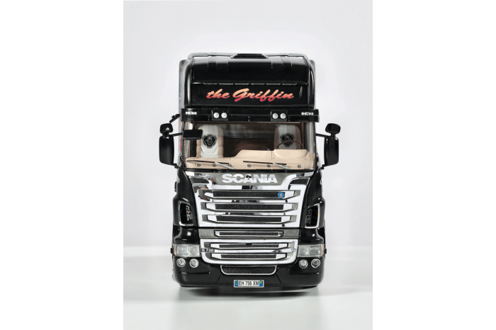 Model Kit truck 3879 - SCANIA R730 THE GRIFFIN (1:24)