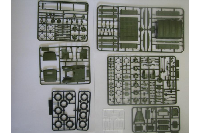 Model Kit military 3547 - GAZ-AAA Soviet Truck (3-axle) (1:35)