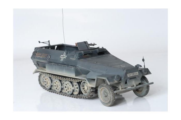 Model Kit military 3572 - Hanomag Sd.Kfz.251/1 Ausf.B (1:35)