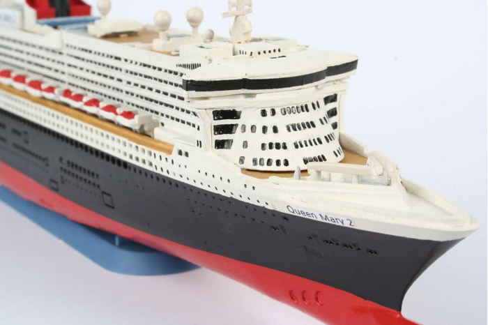 Plastic ModelKit loď  05808 - Queen  Mary 2  (1:1200)