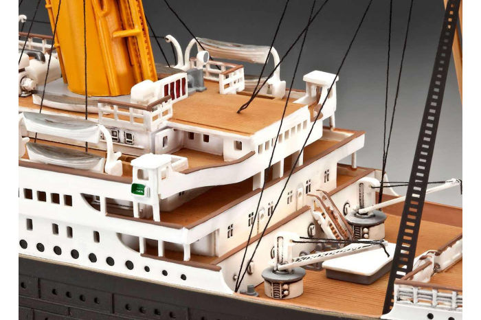 Gift-Set 05715 - R.M.S. Titanic - 100th anniversary edition (1:400)