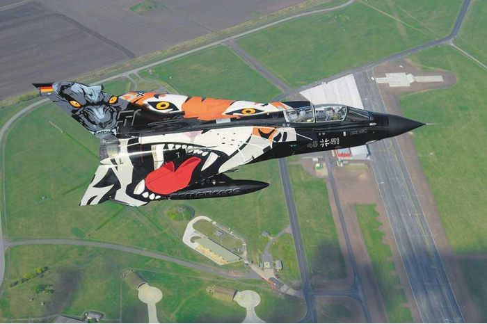 Plastic ModelKit letadlo 04660 - Tornado "Black Panther" (1:72)